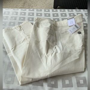 NWT Chicos Cream cropped twill Pants